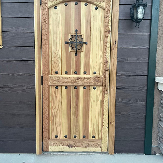 Premium fishtail scroll door and gate grille with flat tips, 10x12 inches, available in multiple finishes. Sold individually.