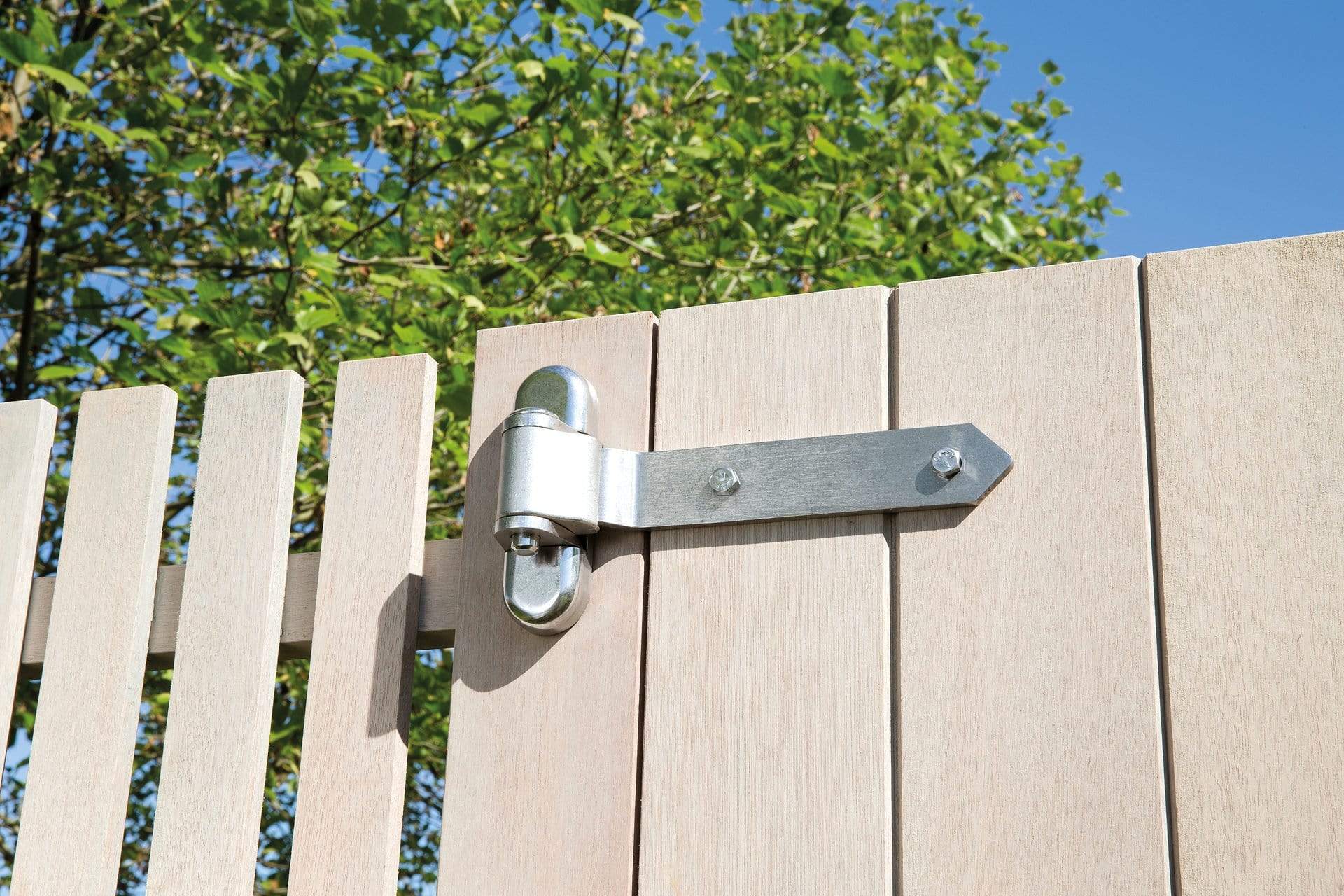 Adjustable strap hinges for wooden gates, supporting up to 770 lbs, available in multiple sizes and finishes.
