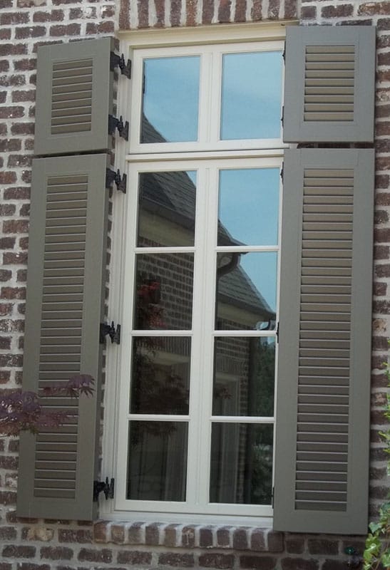 Acme mortise shutter hinges in weather-resistant coating, cast iron, available in multiple sizes, sold as a set.