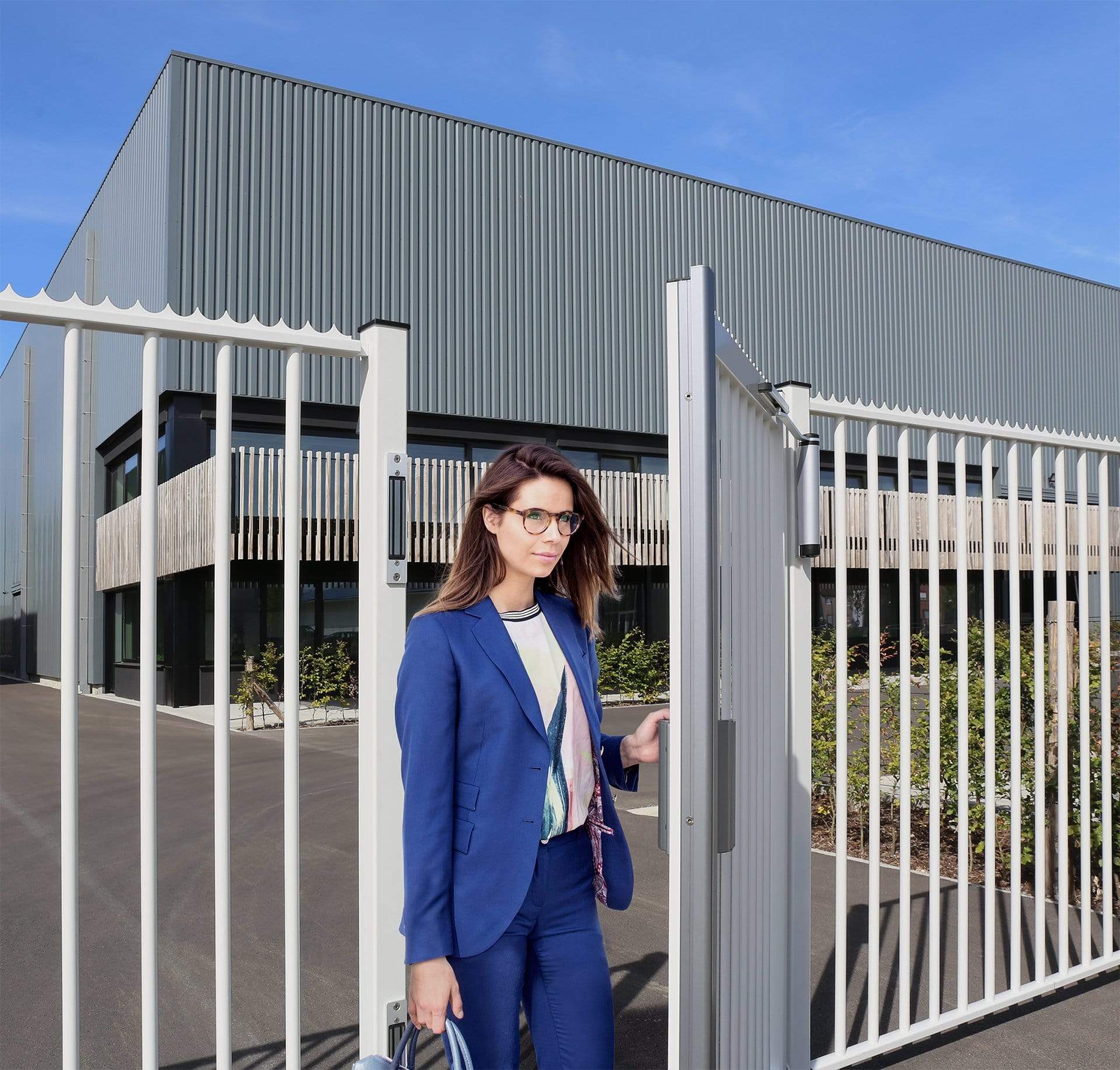 Built-in electromagnetic lock for swing gates, available in multiple finishes, enhancing security for commercial entrances.