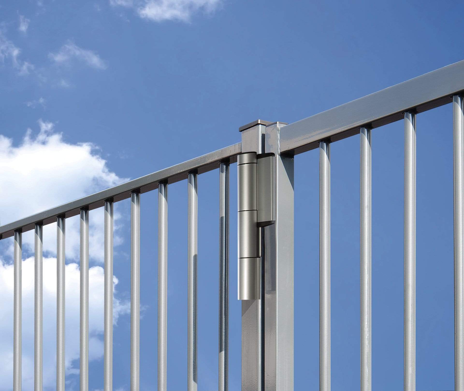 Heavy duty 180° hydraulic gate closer and hinge for gates up to 330 lbs, available in multiple finishes.