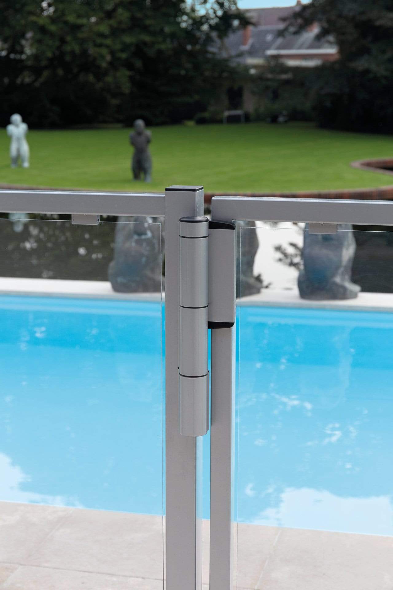 Heavy duty 180° hydraulic gate closer and hinge for gates up to 330 lbs, available in multiple finishes.