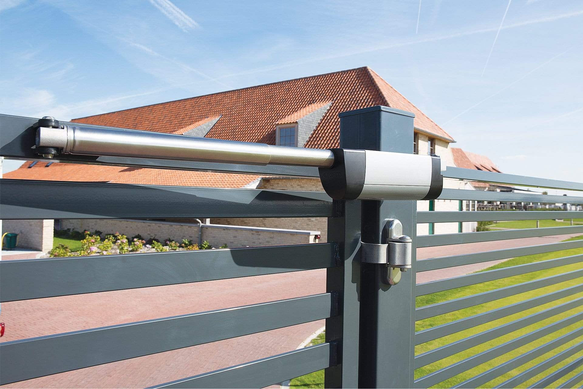 Hydraulic retrofit gate closer for wide gates up to 330 lbs, featuring a silver finish and durable design.