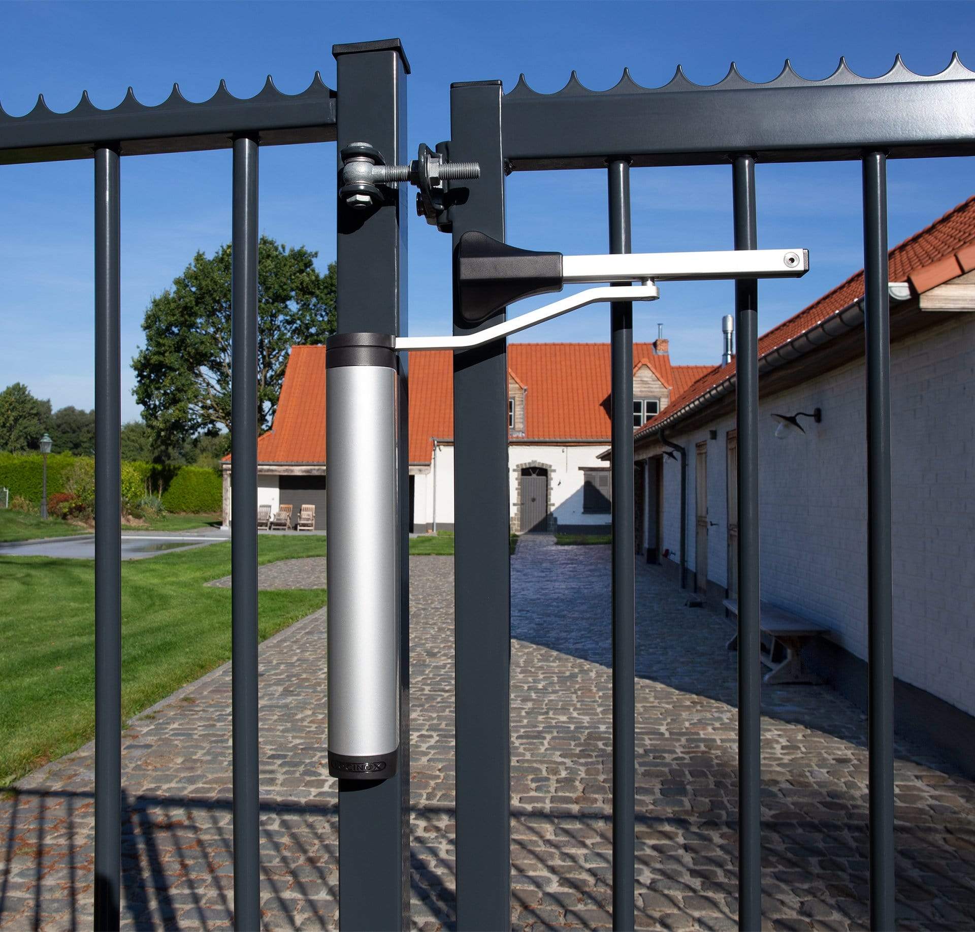 Heavy duty hydraulic gate closer for gates up to 330 lbs, available in multiple finishes, suitable for retrofit installation.