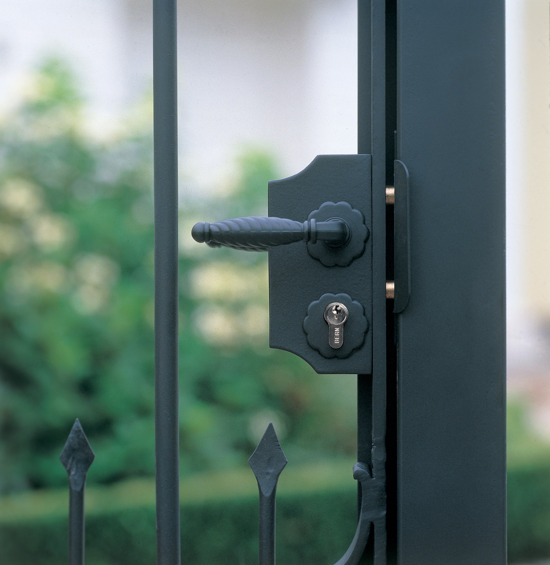 Small surface mounted ornamental gate lock in black finish, suitable for square or flat profiles, 3/8" to 2-3/8" inch.
