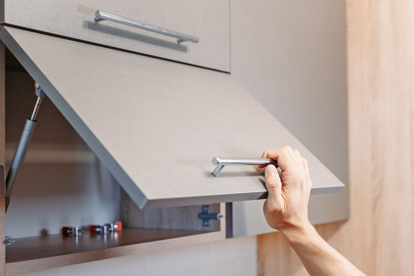 4 Benefits of Installing Soft Close Hinges in Kitchen Cabinets
