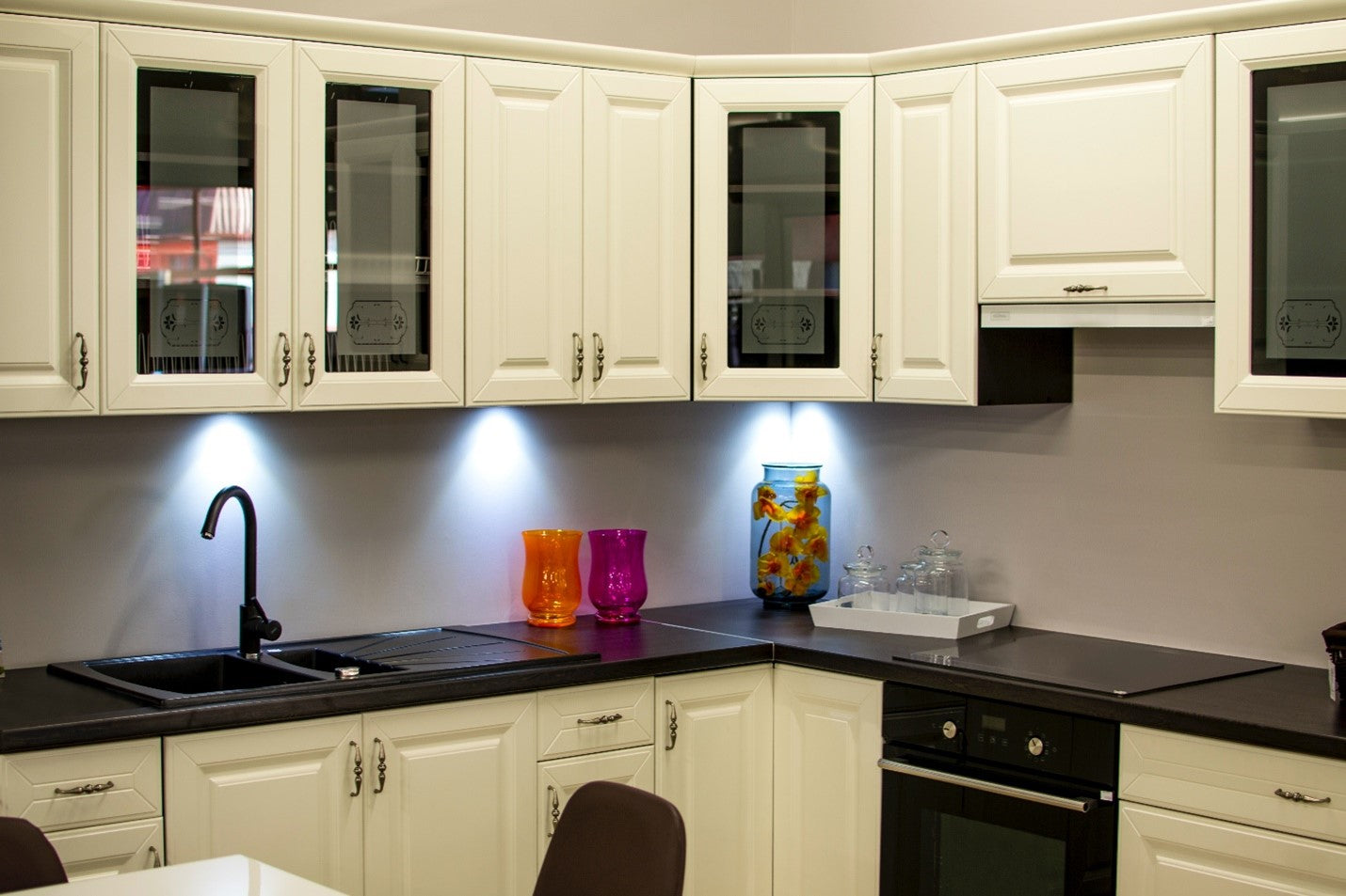 How to Replace Your Kitchen Cabinet Doors