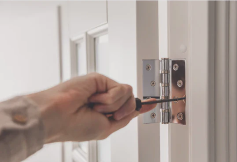 How to Remove Paint From Door Hinges