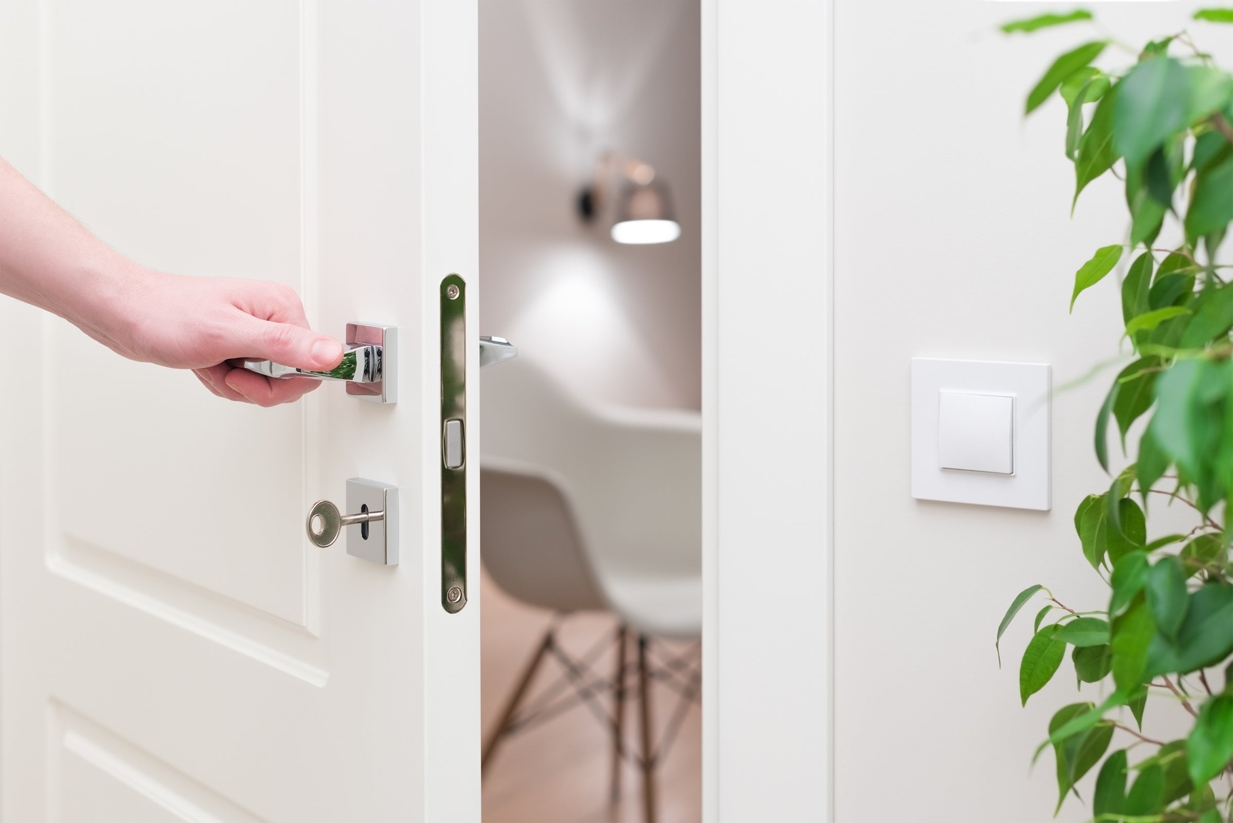 How to Remove a Door Knob With Visible Screws and Without Screws (Hidden Screws)