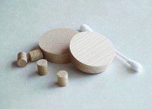Cabinet hinge hole repair kit for 35mm European hinges, includes wood plugs for various wood types and application tools.