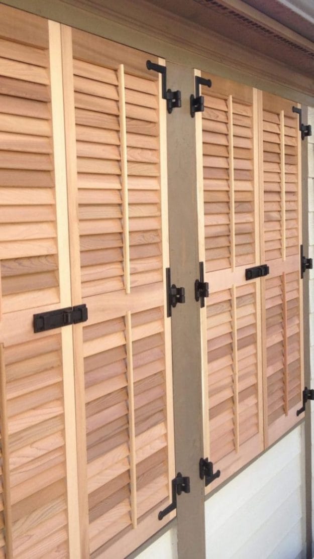 L Style shutter hinges in black powder-coated cast iron, featuring a minimal offset design for shutters. Sold individually.