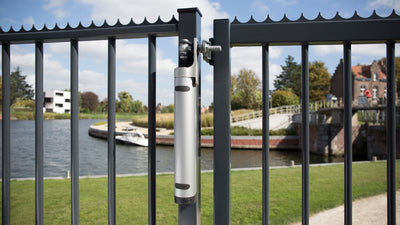 Locinox Rhino - Aesthetical 180° Gate Closer with Direct Connection to the Hinge - For Gates Up To 330 Lbs - Multiple Finishes Available - Sold Individually