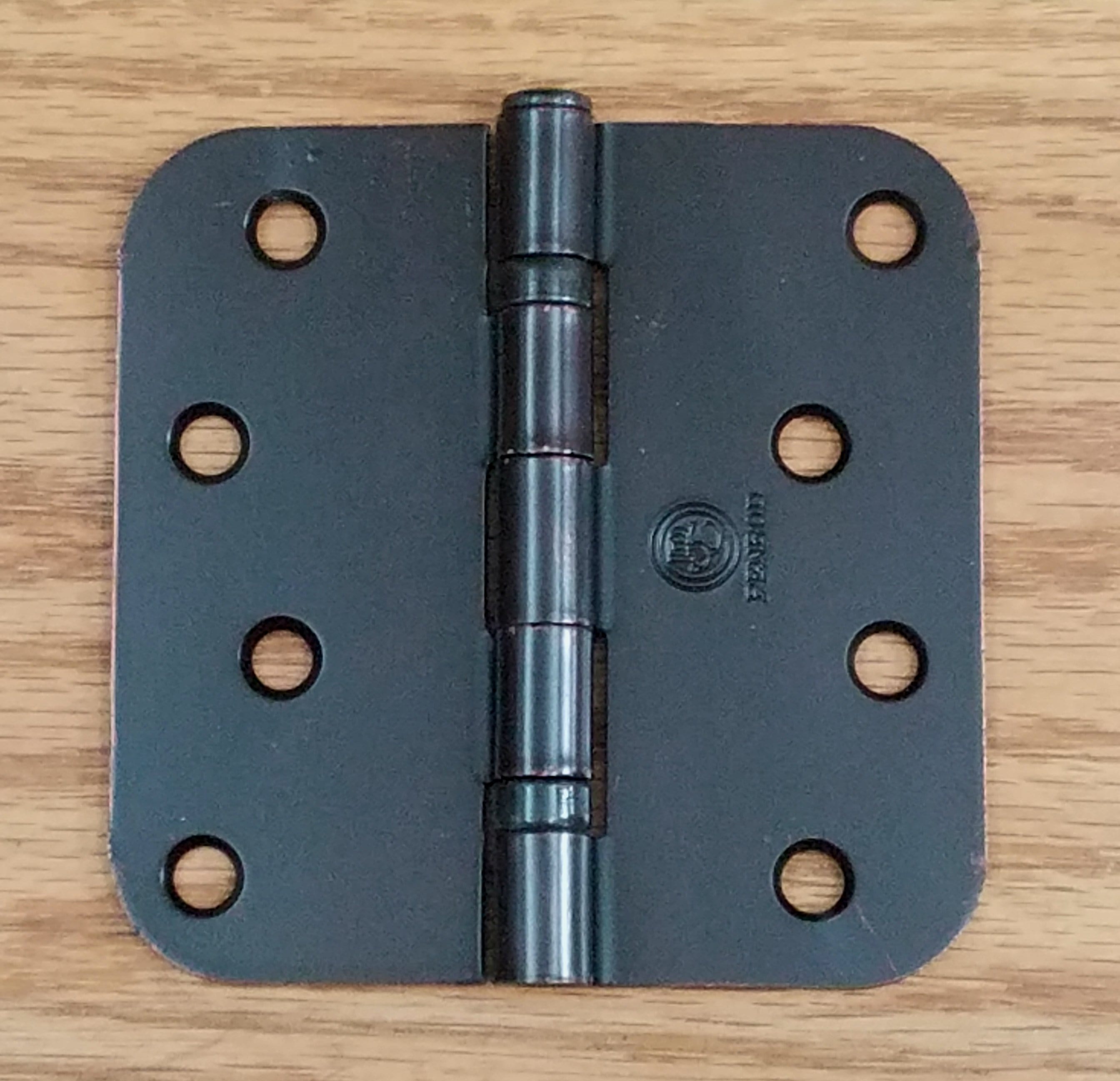 Residential 4-inch ball bearing hinge with 5/8-inch radius corners, available in multiple finishes, sold in a 3-pack.