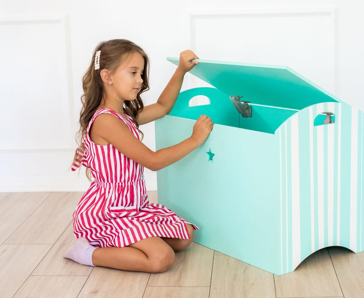 Soft close lid stay set for smooth lifting and closing, ideal for toy boxes and cabinets, available in multiple torques.