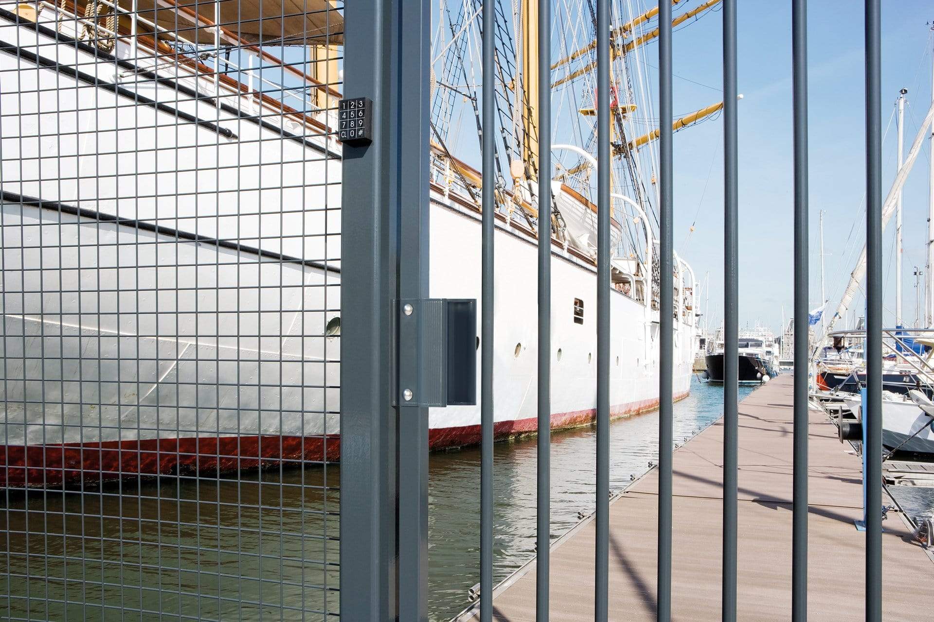 Surface mounted electromagnetic lock with integrated handles for gates, providing 1200 lbs pulling force and multiple finishes.