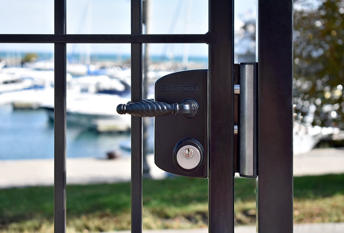 US mortise cylinder gate lock for square or flat profiles, featuring a silver finish and suitable for various gate thicknesses.