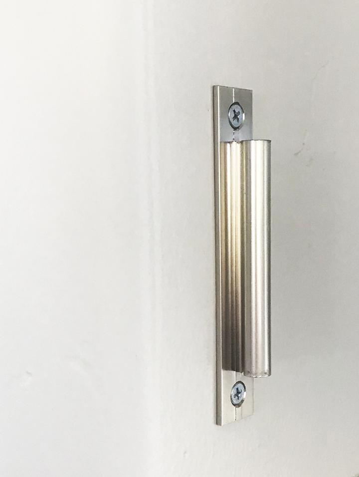 Traditional hinge hanger for behind-the-door storage, available in multiple finishes, includes mounting bracket.