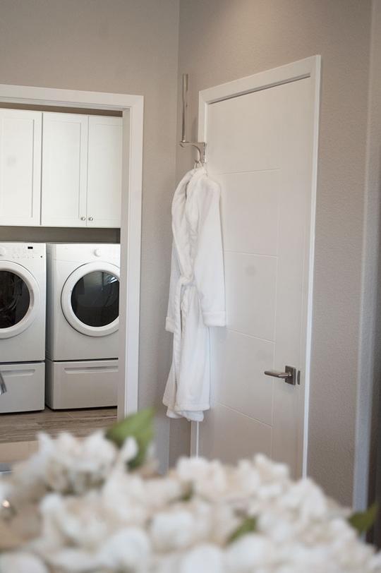 Hinge hanger for behind the door storage, featuring a traditional design and multiple finishes, includes mounting bracket.
